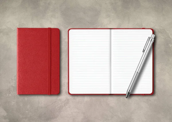 黑色红色的关闭和开放的内衬笔记本与笔 在混凝土背景上隔离的模型 — 图库照片