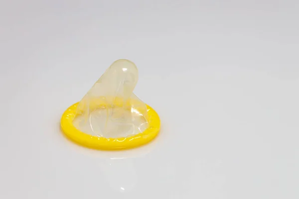 Kondom För Baby Vit Bakgrund — Stockfoto