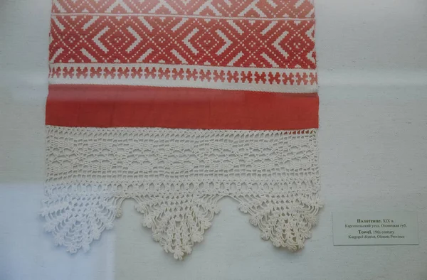 Handgestrickter Schal Auf Weißem Hintergrund — Stockfoto