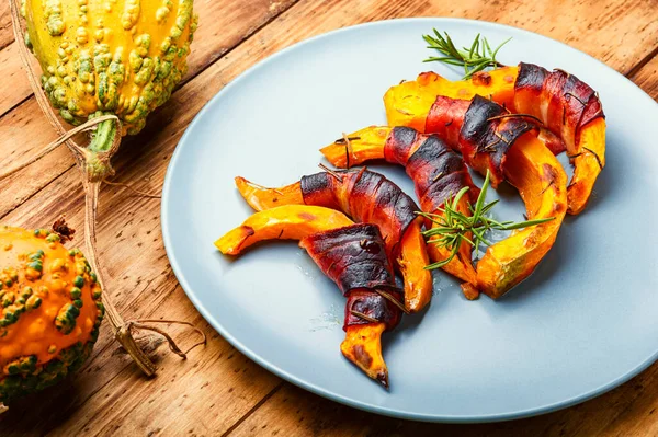 Tranches Citrouille Cuites Four Enveloppées Dans Bacon — Photo