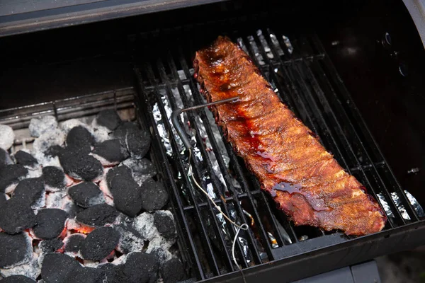 디지털 온도계 Bbq 스테이크를 바비큐 그리고 고기를 여분의 온도를 — 스톡 사진