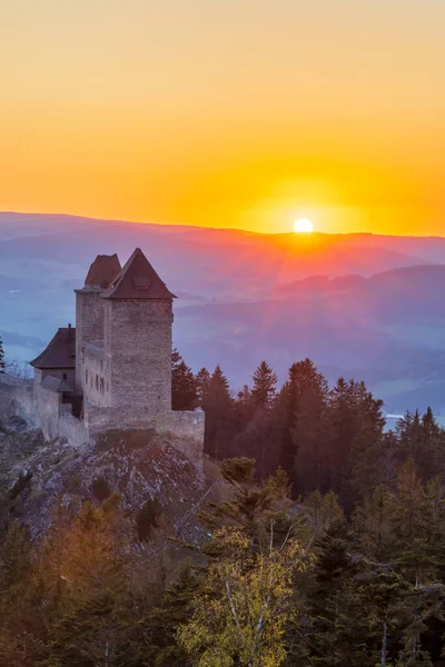 Belo Pôr Sol Sobre Montanhas — Fotografia de Stock