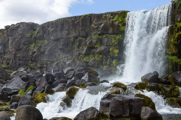 Vackert Vattenfall Bergen — Stockfoto