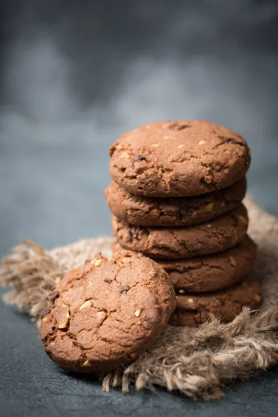 Kekse Mit Haselnüssen Und Schokolade Dunkle Süßigkeiten Leerer Kopierraum Für — Stockfoto