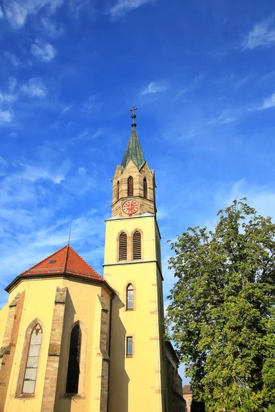 チェコ共和国の旧市街にある聖三位一体教会 — ストック写真