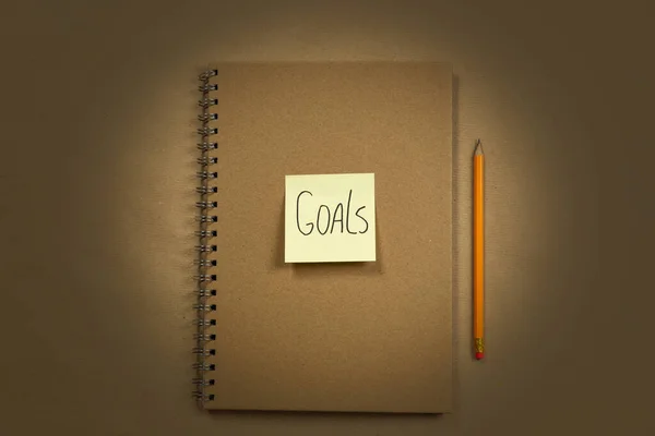 Brown Notebook Yellow Sticky Note Top View Goal List Notepad — Stock Photo, Image