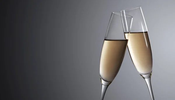 Bicchiere Champagne Con Una Spruzzata Vino Sfondo Nero — Foto Stock