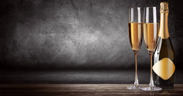 Bicchieri Champagne Bottiglia Sfondo Nero — Foto Stock