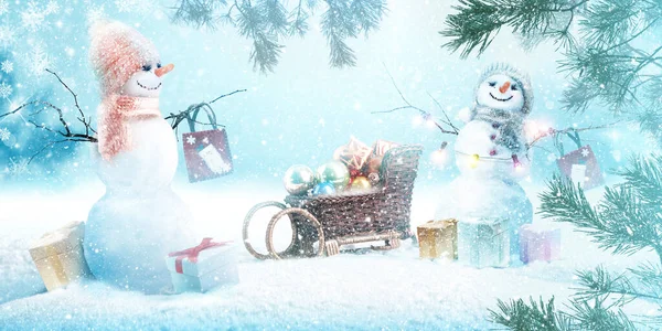 Boldog Hóember Áll Téli Karácsonyi Táj — Stock Fotó