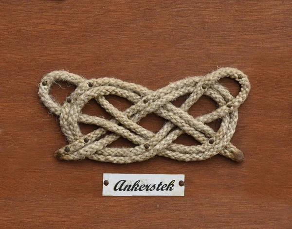 Rope Knot Wooden Background — Stock Photo, Image