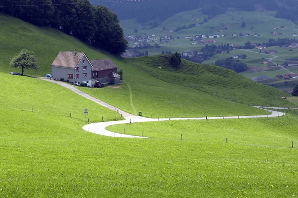 Krásná Krajina Malou Vesničkou Horách — Stock fotografie