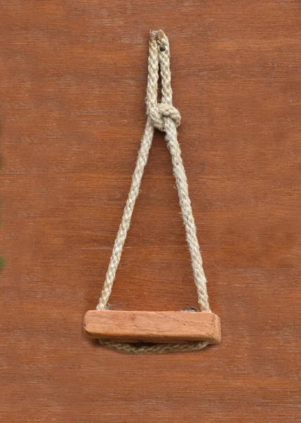 Holzschild Mit Einem Seil Auf Weißem Hintergrund — Stockfoto
