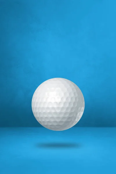 Balle Golf Blanche Isolée Sur Fond Bleu Studio Illustration — Photo