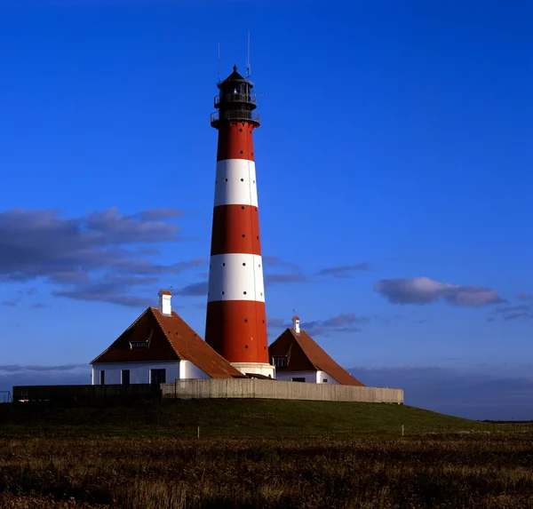 Baltık Denizi Kıyısındaki Deniz Feneri — Stok fotoğraf