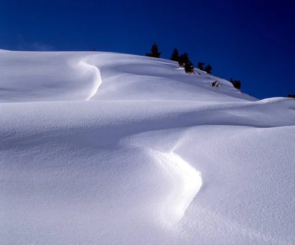 Vinterlandskap Med Snötäckta Berg — Stockfoto