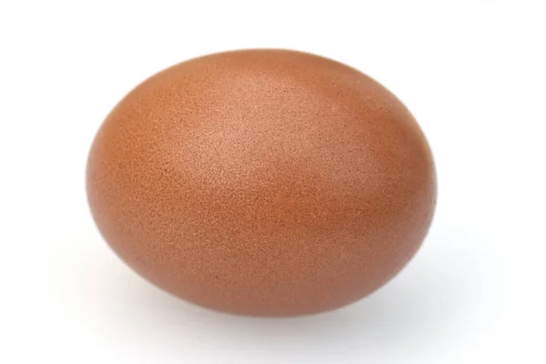 白地に隔離された黒鶏の卵 — ストック写真