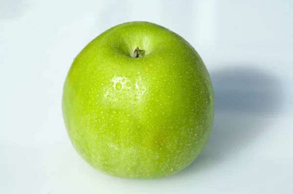 Groene Appel Witte Achtergrond — Stockfoto