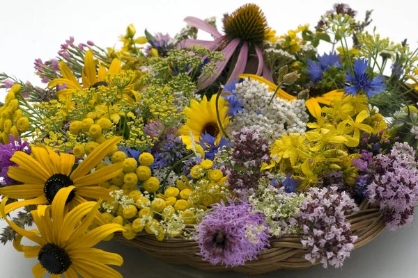 Blumenstrauß Und Ein Strauß Chrysanthemen — Stockfoto