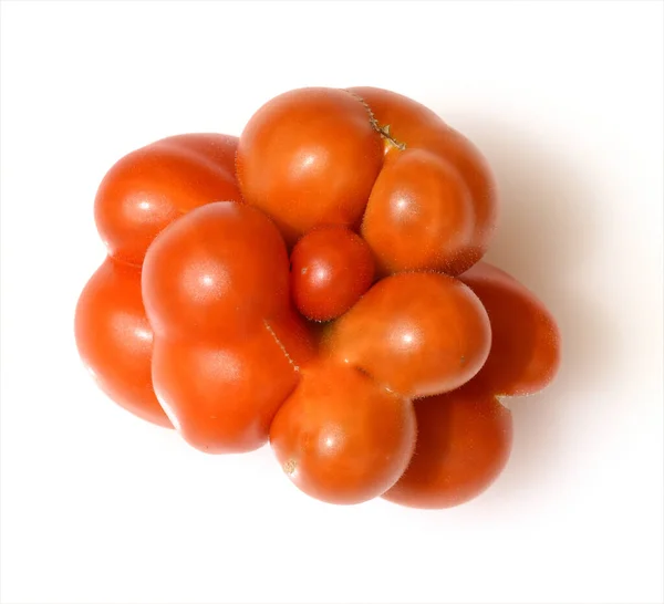 白い背景に隔離された新鮮な熟したトマト — ストック写真