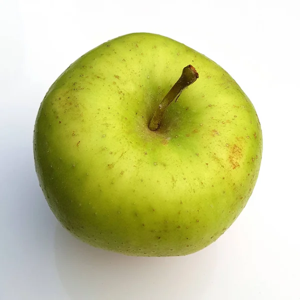 Grüner Apfel Mit Weißem Hintergrund — Stockfoto