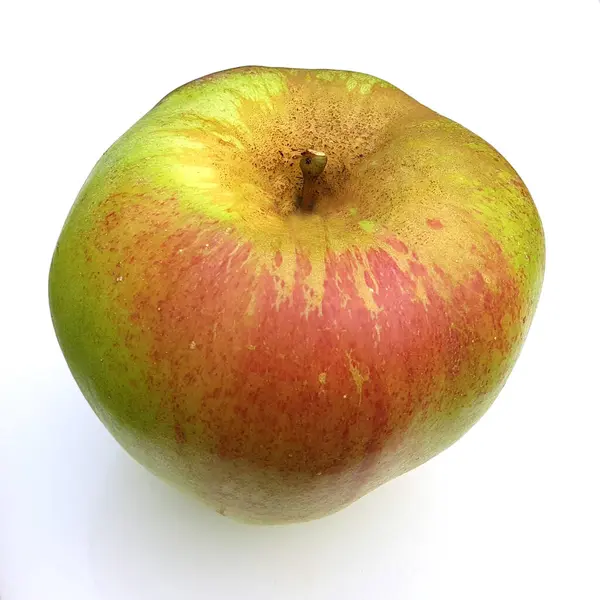白い背景に分離された新鮮な熟したリンゴ — ストック写真