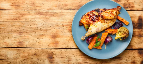 Roasted Chicken Vegetables Wooden Table Pieces Partridge Fried Pumpkin — Stock Photo, Image