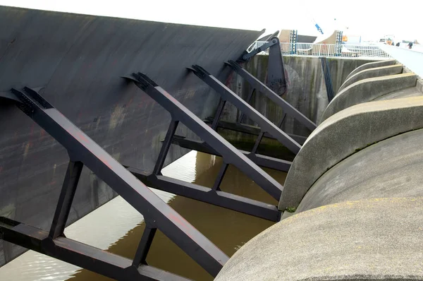 Tuyaux Métalliques Dans Eau Bâtiment — Photo