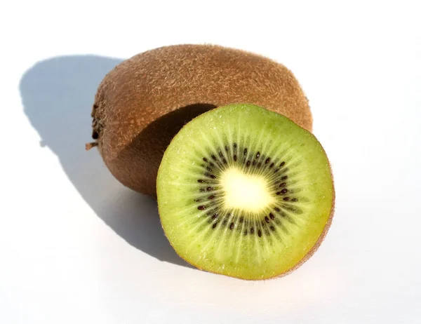 Kiwi Fructe Fundal Alb — Fotografie, imagine de stoc