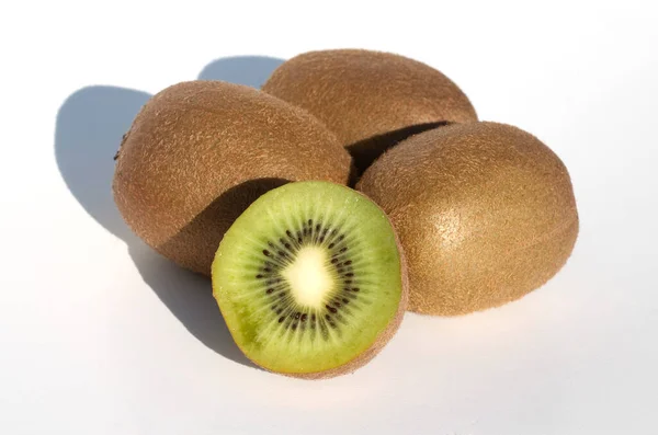Kiwi Fructe Fundal Alb — Fotografie, imagine de stoc
