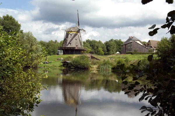 Starý Dřevěný Kostel Vesnici — Stock fotografie