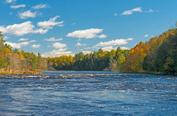 Río North Woods Fluye Hacia Los Colores Otoño Sendero Piers —  Fotos de Stock