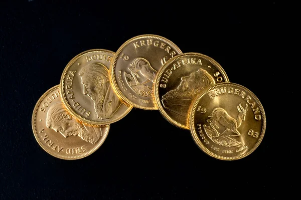 Κλείσιμο Ενός Χρυσού Νομίσματος Μαύρο Φόντο — Φωτογραφία Αρχείου