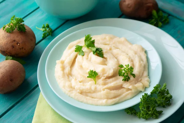 Delicious Mashed Potatoes Green Parsley Turquoise Bowl Vegetables — Stock Photo, Image