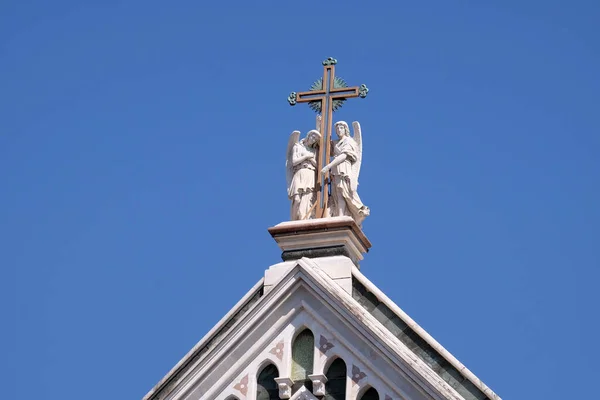 Dva Andělé Držící Kříž Bazilika Kříže Slavný Františkánský Kostel Florencii — Stock fotografie