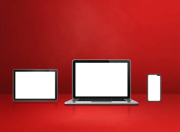 Kırmızı Ofis Masasında Dizüstü Bilgisayar Cep Telefonu Dijital Tablet Var — Stok fotoğraf
