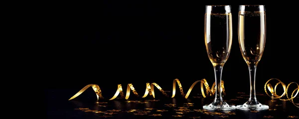 Champagne Bril Met Sprankelende Confetti Zwarte Achtergrond — Stockfoto