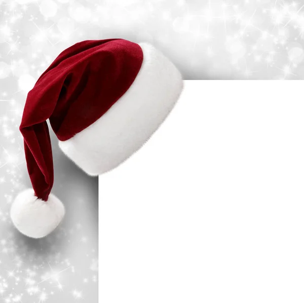 Santa Claus Kapelusz Białym Arkuszem Papieru Tle Śniegu — Zdjęcie stockowe