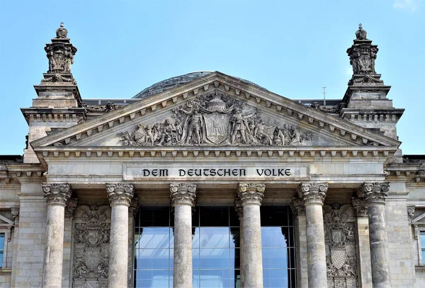 Reichstag Épület Főbejáratának Talapzata Német Birodalom Jelképével Berlin — Stock Fotó