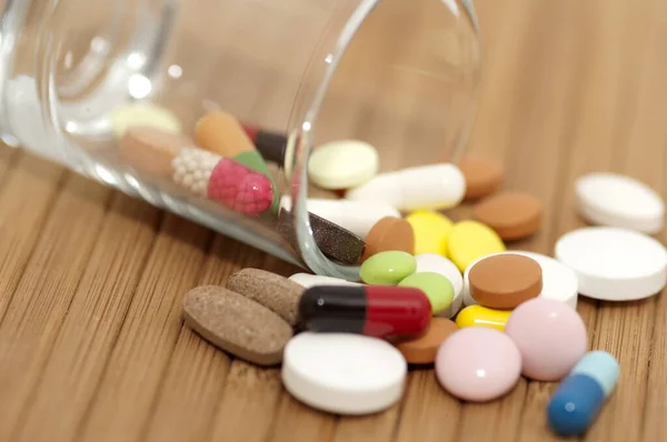 Pilulky Tablety Dřevěném Pozadí — Stock fotografie