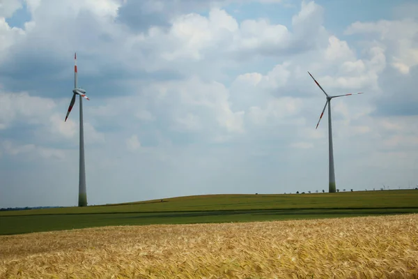 Turbinas Eólicas Turbinas Eólicas Num Campo Para Produção Electricidade Ecológica — Fotografia de Stock