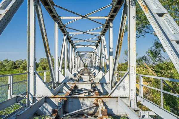 Rusty Roto Puente Ferroviario Metálico Llamado Most Europejski Construcción Más — Foto de Stock