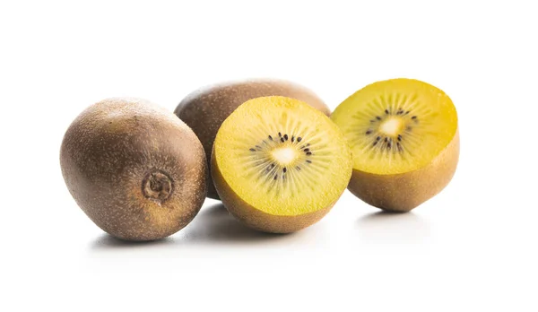 Reife Gelbe Kiwi Früchte Isoliert Auf Weißem Hintergrund Kiwi Halbiert — Stockfoto