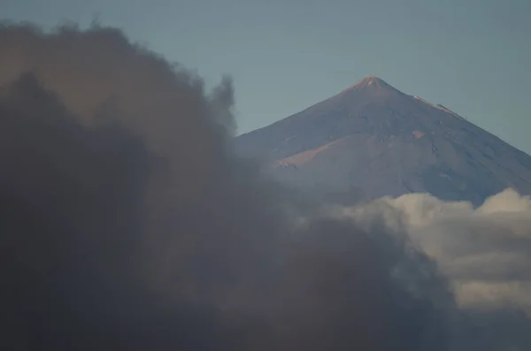 Cumbre Del Teide Destacándose Entre Mar Nubes Tenerife Islas Canarias — Foto de Stock