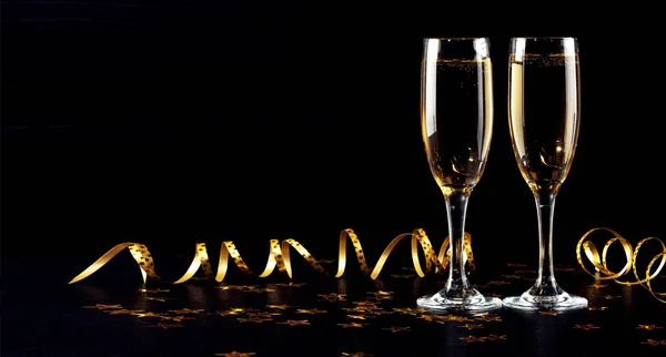 Champagne Bril Met Gouden Glitter Zwarte Achtergrond — Stockfoto