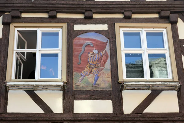 Stare Drewniane Okno Szklanką Wody — Zdjęcie stockowe