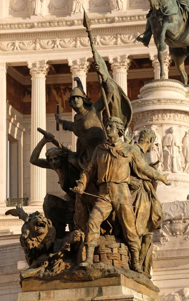 Denkmal Für Antike Kämpfer Vor Dem Monomento Vittorio Emanuele Venice — Stockfoto