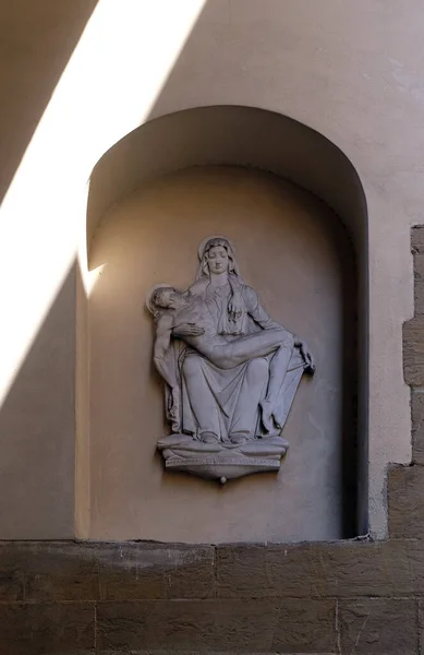 Pieta Talya Floransa Daki Evin Cephesinde Heykel Var — Stok fotoğraf