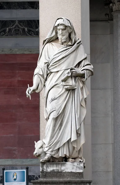 Statua San Luca Davanti Alla Basilica San Paolo Fuori Mura — Foto Stock