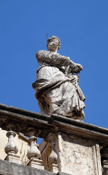 Statua Dell Apostolo Sulla Chiesa Dei Santi Xii Apostoli Roma — Foto Stock