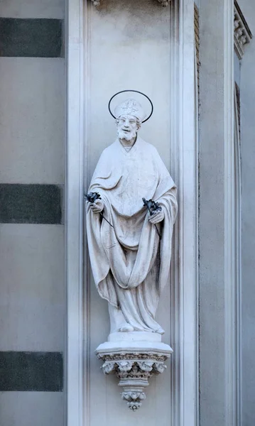 Standbeeld Van Patrick Gevel Van Sacro Cuore Del Suffragio Kerk — Stockfoto